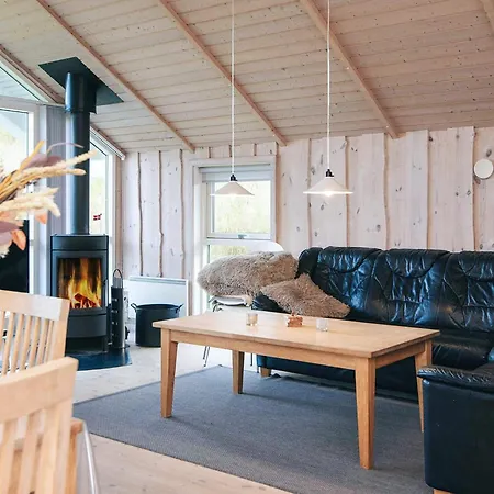 8 Person In Harboore-by Traum