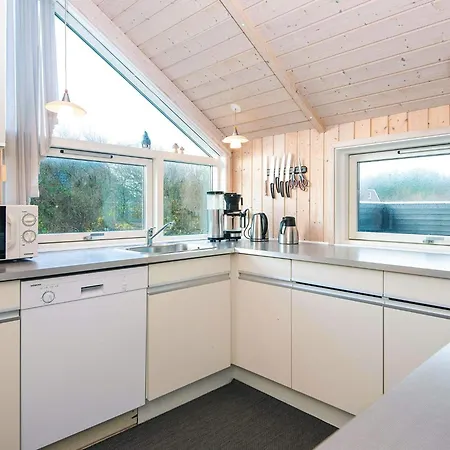 8 Person In Harboore-by Traum